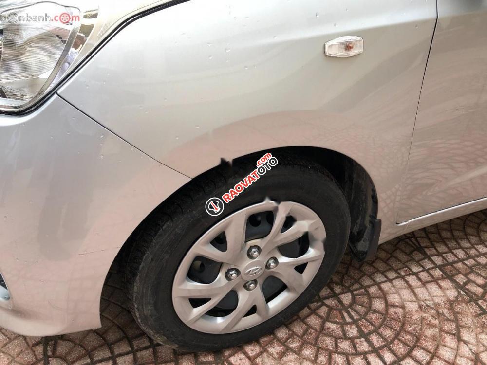 Cần bán xe Hyundai Grand i10 1.0 MT Base 2017, màu bạc, xe nhập chính chủ, giá tốt-1