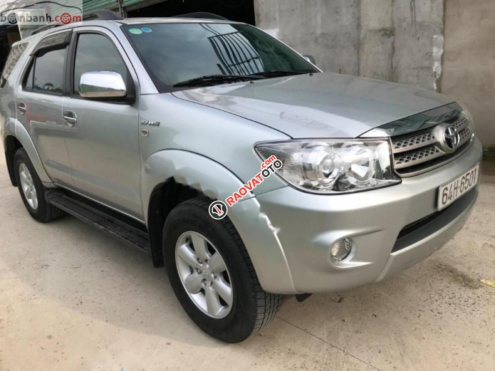 Bán ô tô Toyota Fortuner V 4x2AT năm 2010, màu bạc còn mới giá cạnh tranh-4