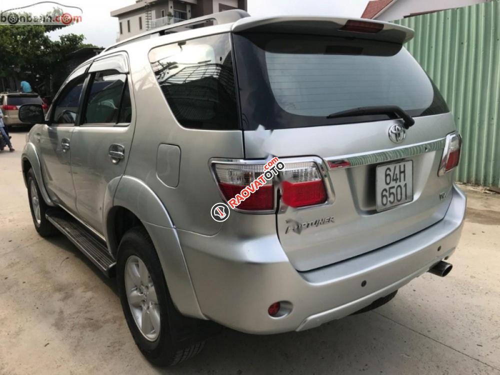 Bán ô tô Toyota Fortuner V 4x2AT năm 2010, màu bạc còn mới giá cạnh tranh-2