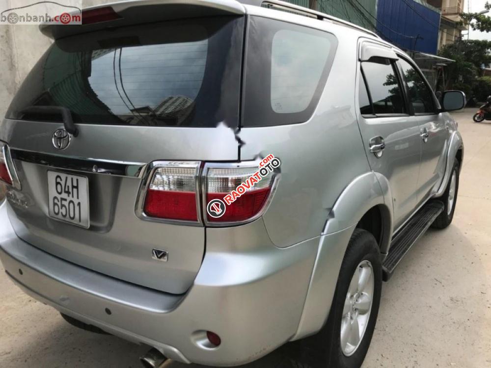Bán ô tô Toyota Fortuner V 4x2AT năm 2010, màu bạc còn mới giá cạnh tranh-3