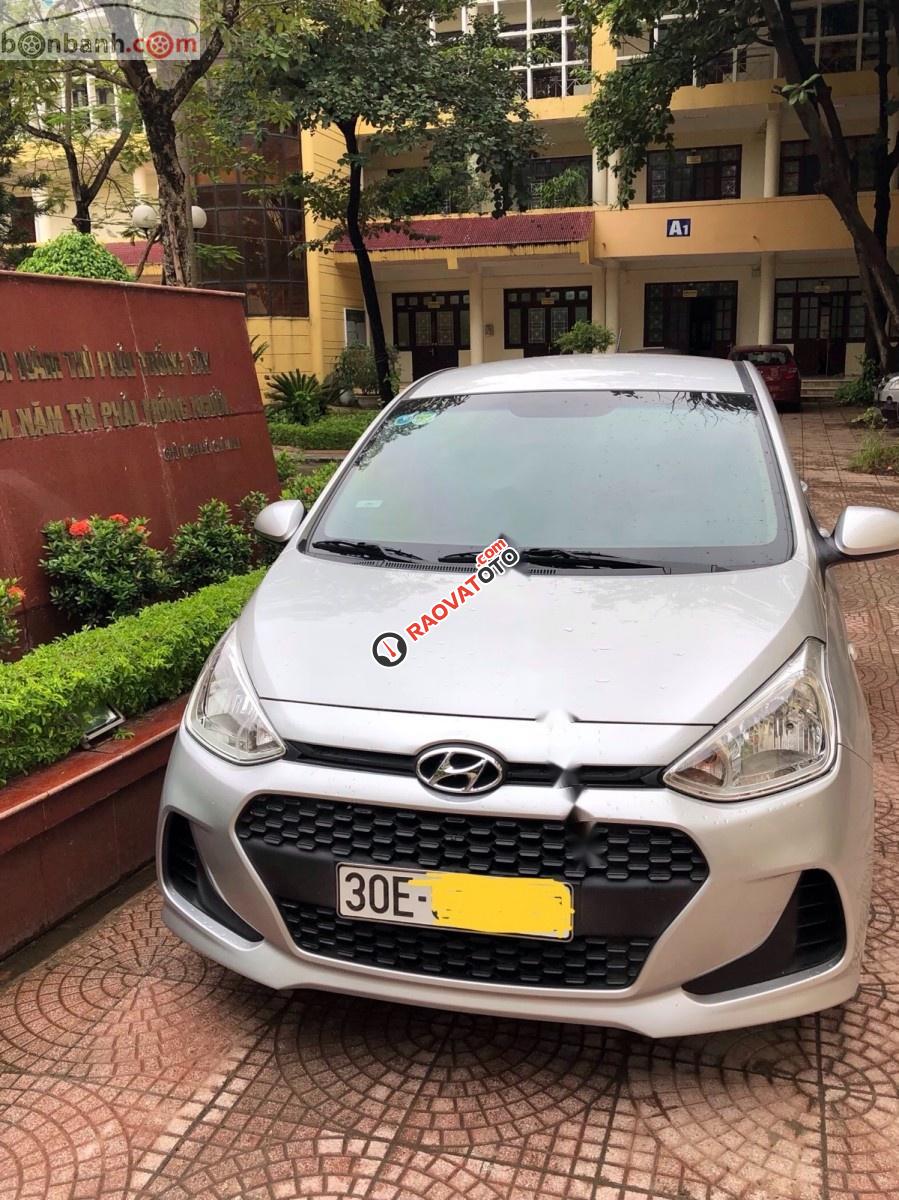 Cần bán xe Hyundai Grand i10 1.0 MT Base 2017, màu bạc, xe nhập chính chủ, giá tốt-4