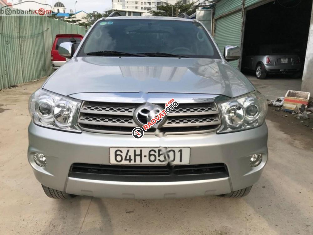 Bán ô tô Toyota Fortuner V 4x2AT năm 2010, màu bạc còn mới giá cạnh tranh-1
