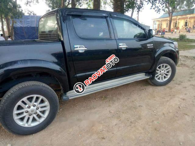 Cần bán gấp Toyota Hilux MT đời 2012, màu đen, nhập khẩu nguyên chiếc-0