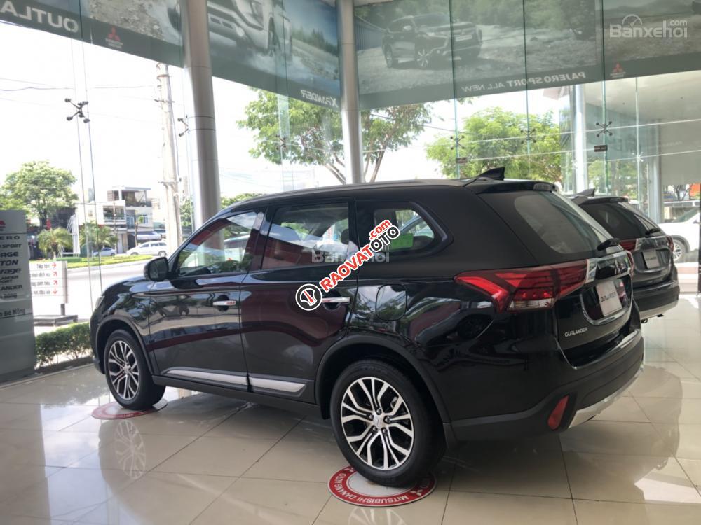 [Sốc] Mitsubishi Outlander chỉ 807 triệu, 7 chỗ, lợi xăng 7L/100km, Nghệ An- Hà Tĩnh, cho vay 80% - Trà: 0963773462-0