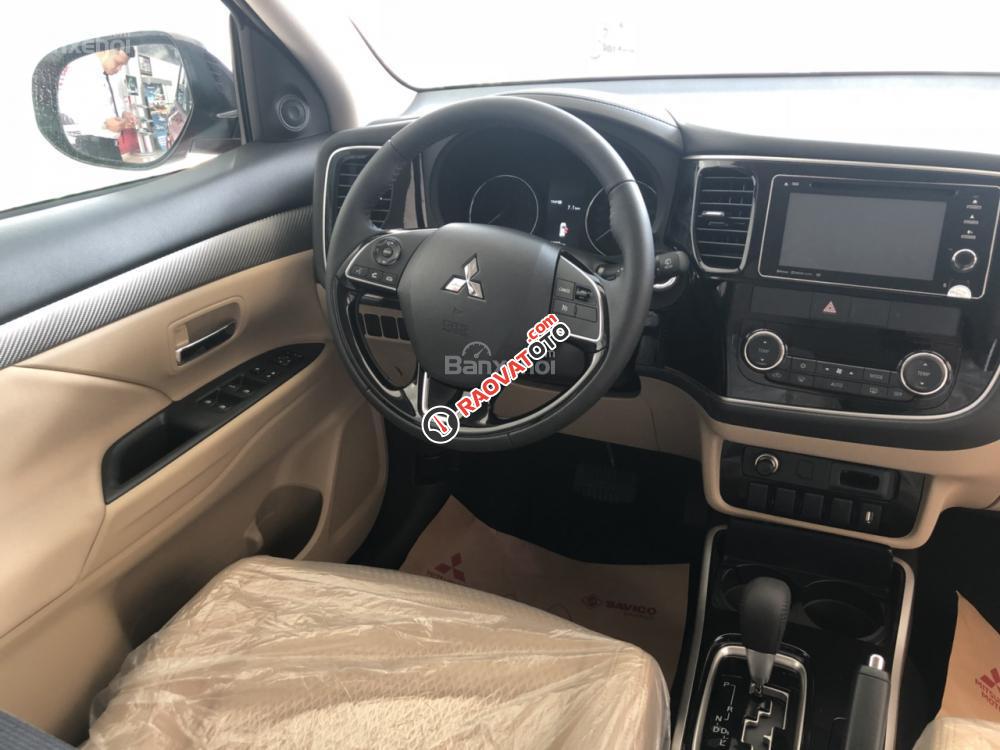 [Sốc] Mitsubishi Outlander chỉ 807 triệu, 7 chỗ, lợi xăng 7L/100km, Nghệ An- Hà Tĩnh, cho vay 80% - Trà: 0963773462-2