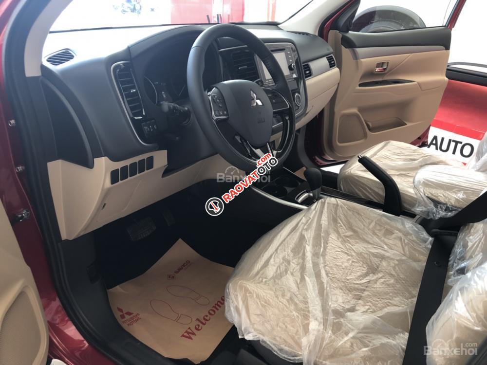 [Sốc] Mitsubishi Outlander chỉ 807 triệu, 7 chỗ, lợi xăng 7L/100km, Nghệ An- Hà Tĩnh, cho vay 80% - Trà: 0963773462-3