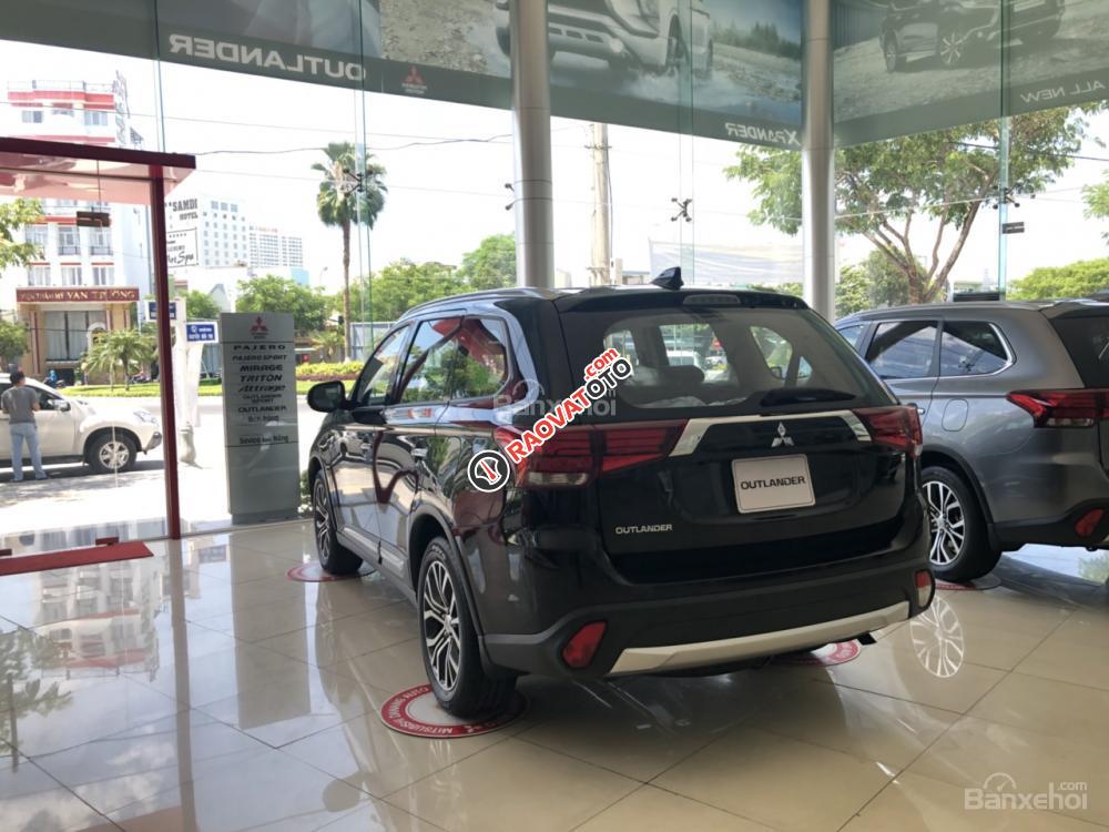 [Sốc] Mitsubishi Outlander chỉ 807 triệu, 7 chỗ, lợi xăng 7L/100km, Nghệ An- Hà Tĩnh, cho vay 80% - Trà: 0963773462-9