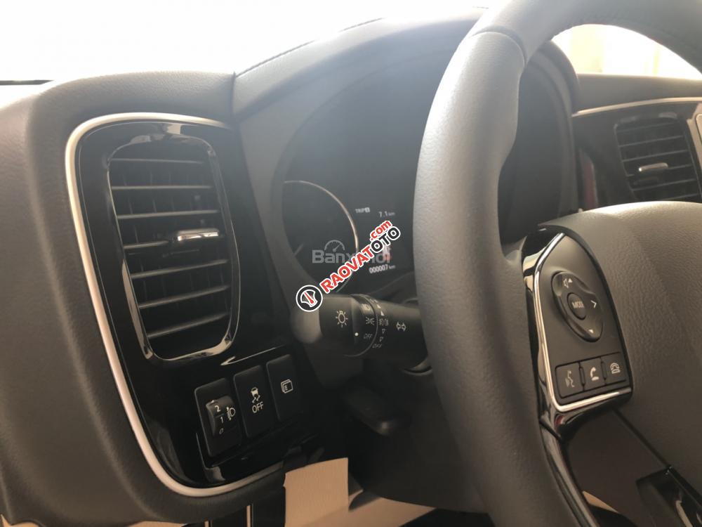 [Sốc] Mitsubishi Outlander chỉ 807 triệu, 7 chỗ, lợi xăng 7L/100km, Nghệ An- Hà Tĩnh, cho vay 80% - Trà: 0963773462-0