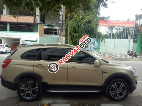 Gia đình bán Chevrolet Captiva Revv 2.4 sản xuất năm 2016, màu vàng cát-2