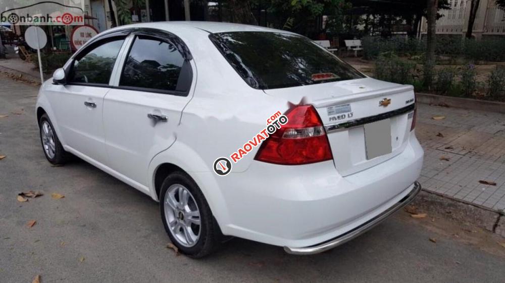 Bán Chevrolet Aveo mt năm 2016, màu trắng số sàn-2