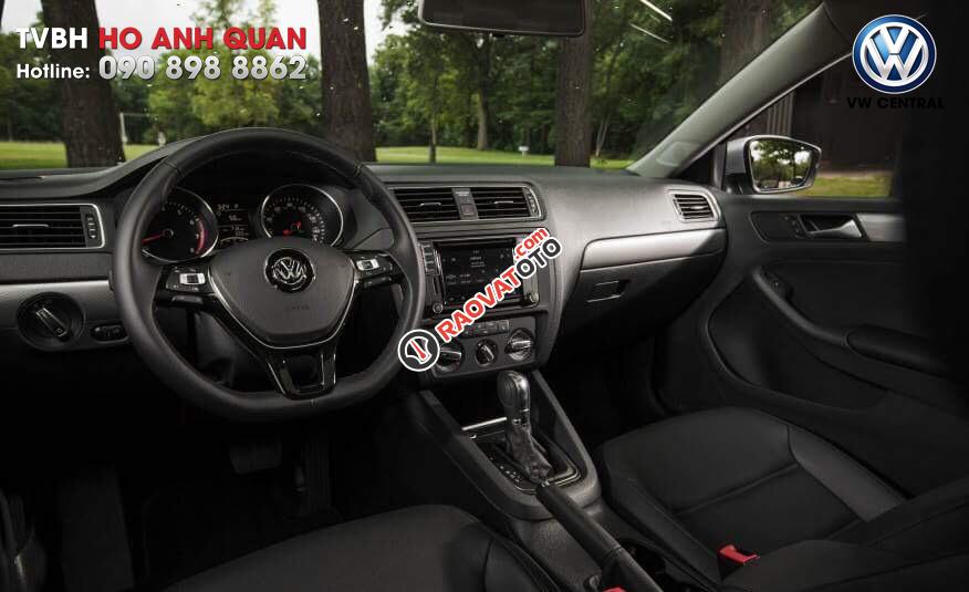Bán Volkswagen Jetta bạc - nhập khẩu chính hãng, hỗ trợ mua xe trả góp, Hotline 090.898.8862-3