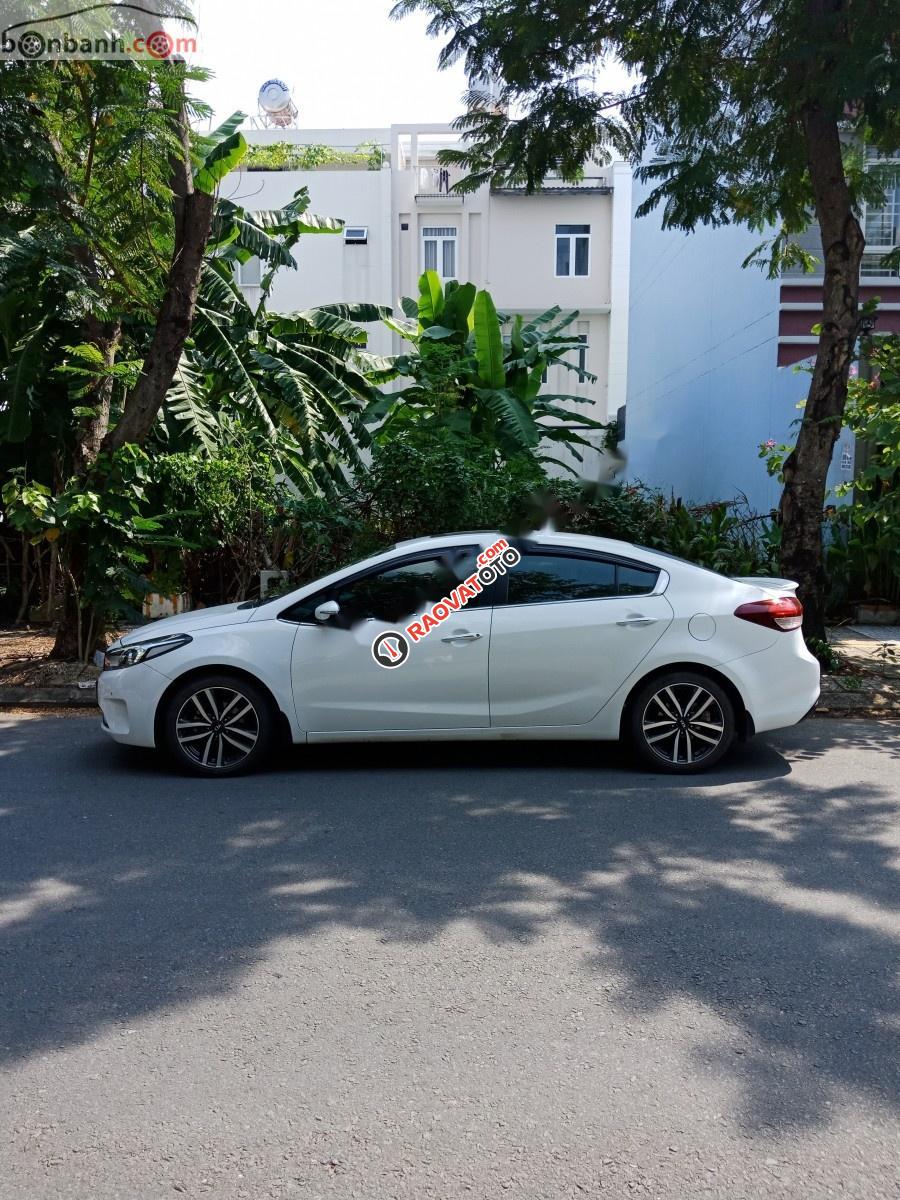 Cần bán lại xe Kia Cerato 1.6 năm 2016, màu trắng giá cạnh tranh-9