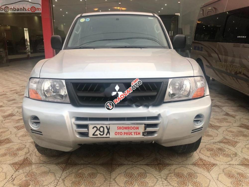 Cần bán Mitsubishi Pajero 3.0 năm 2005, màu bạc, xe nhập-3