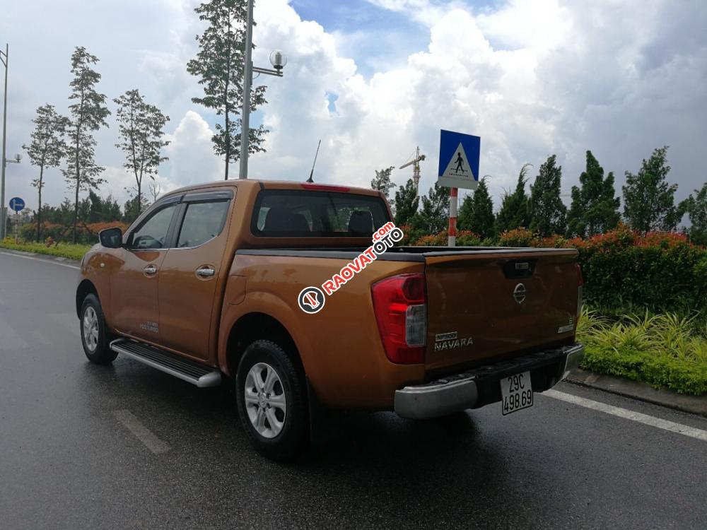 Gia đình bán Nissan Navara E 2016, màu cam, nhập khẩu, mới 99%-6