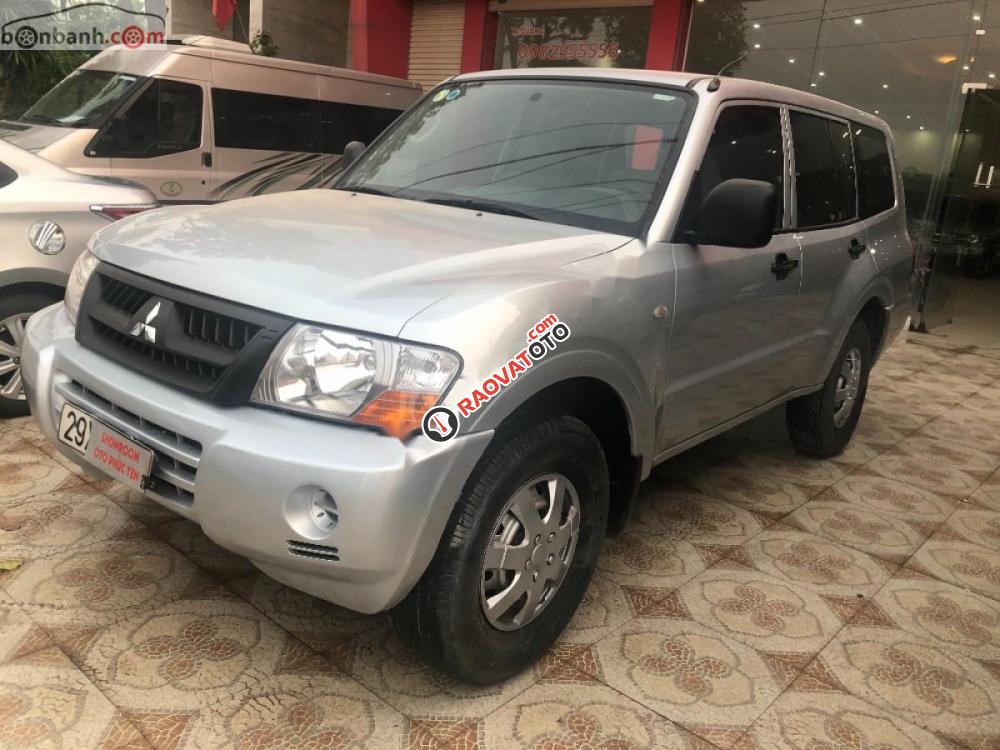 Cần bán Mitsubishi Pajero 3.0 năm 2005, màu bạc, xe nhập-0