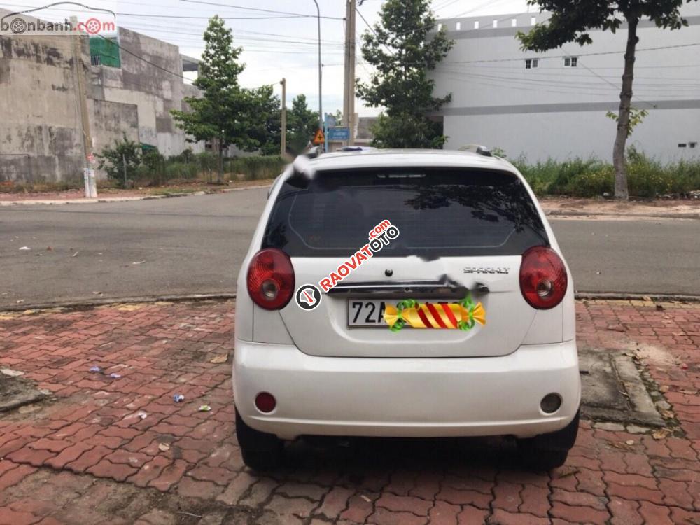 Cần bán lại xe Chevrolet Spark AT 2009, màu trắng chính chủ, giá tốt-1