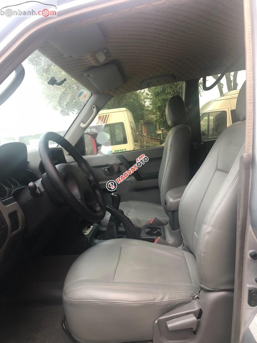 Cần bán Mitsubishi Pajero 3.0 năm 2005, màu bạc, xe nhập-7