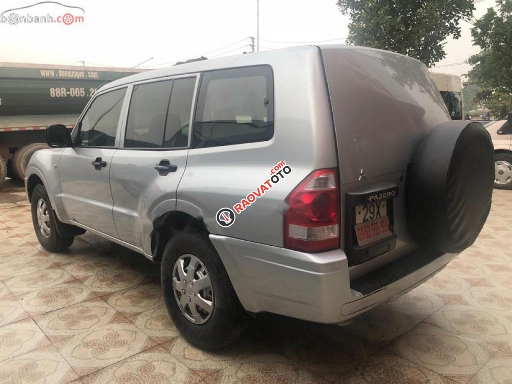 Cần bán Mitsubishi Pajero 3.0 năm 2005, màu bạc, xe nhập-8