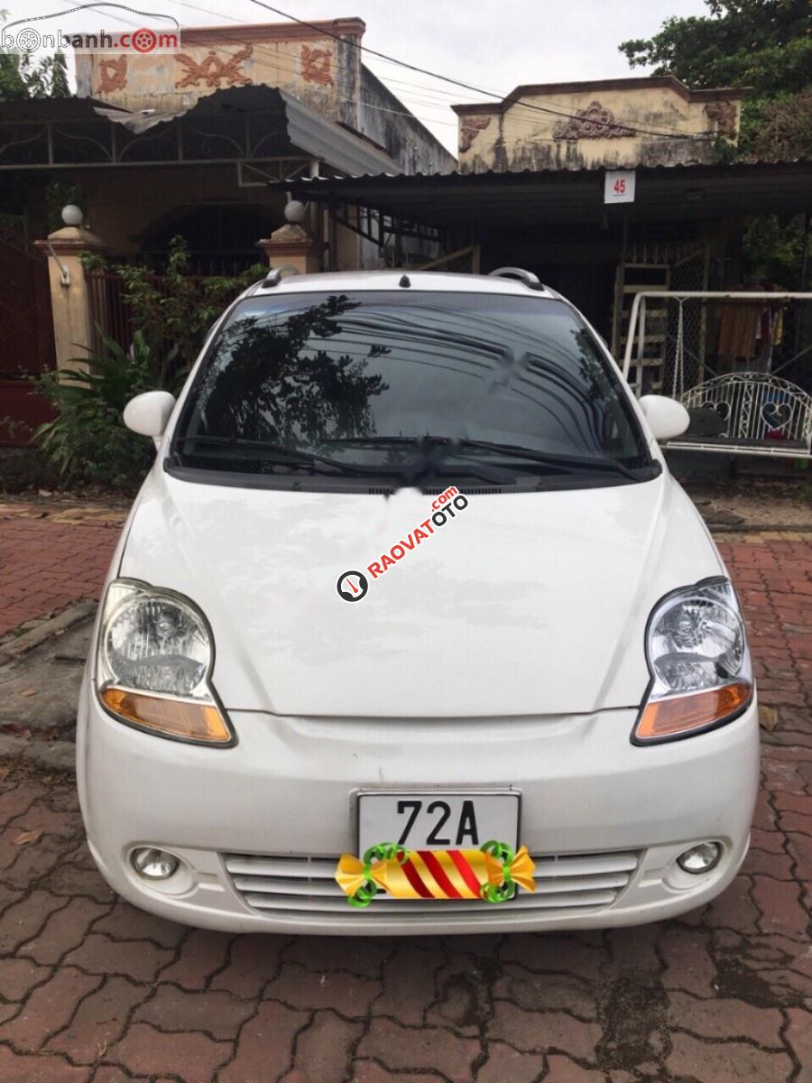 Cần bán lại xe Chevrolet Spark AT 2009, màu trắng chính chủ, giá tốt-0