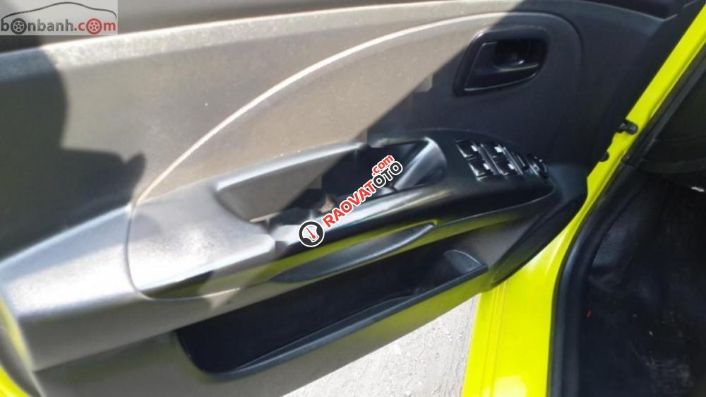 Gia đình bán xe Kia Morning SX sản xuất 2012, màu vàng chanh-0