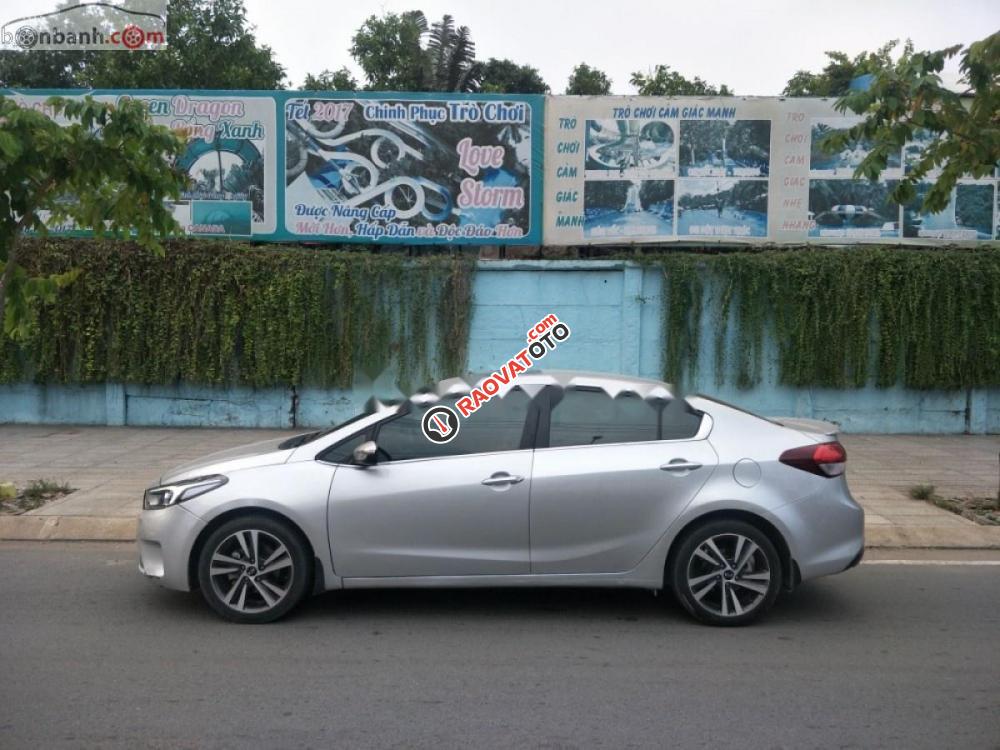 Bán Kia Cerato Signature 1.6 AT 2017, màu bạc xe gia đình-4