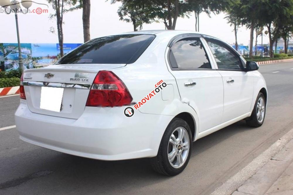 Cần bán xe Chevrolet Aveo LTZ sản xuất 2015, màu trắng  -0