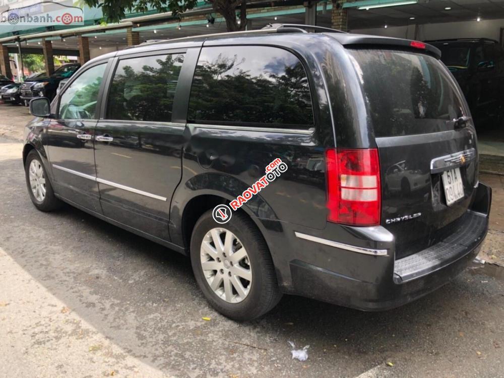 Bán Chrysler Grand Voyager Limited đời 2011, màu đen, xe nhập-9