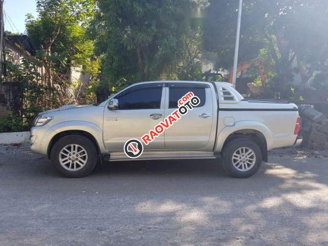 Bán Toyota Hilux G năm sản xuất 2012, màu vàng cát-4