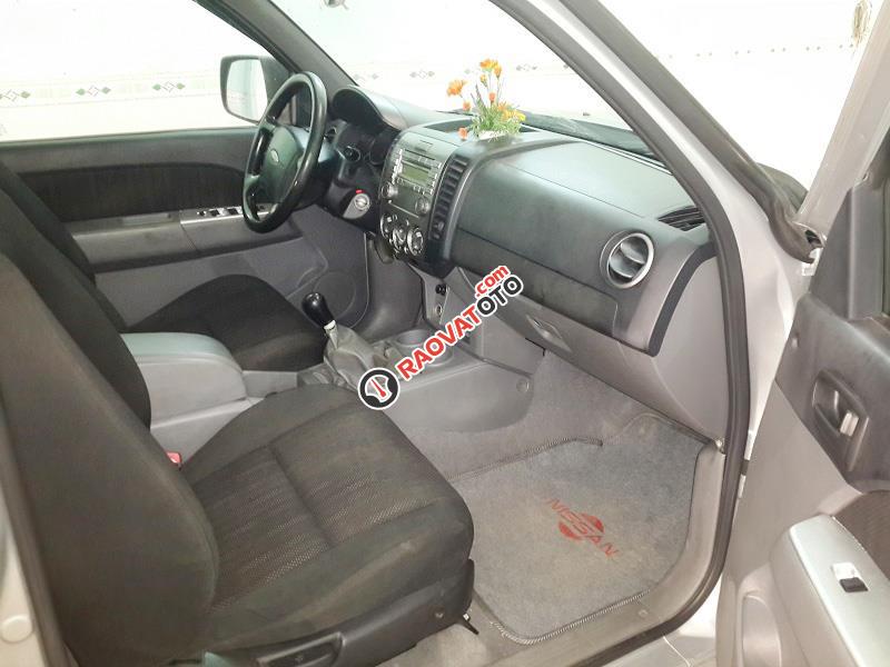 Bán xe Ford Ranger 2010 máy dầu, số sàn, màu bạc-1