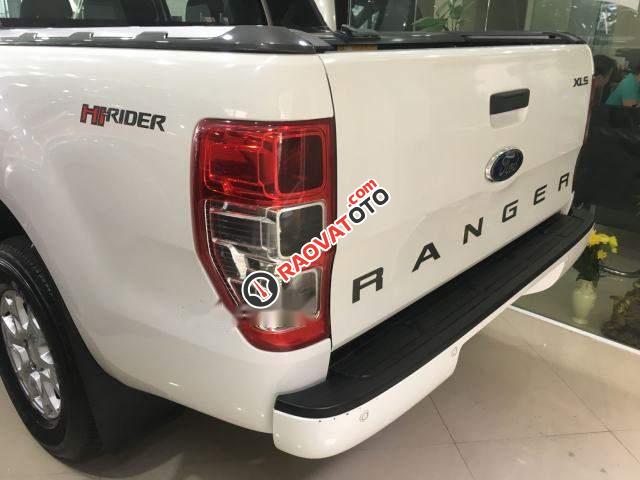 Cần bán Ford Ranger XLS 4x2 AT đời 2016, màu trắng, nhập khẩu số tự động-2