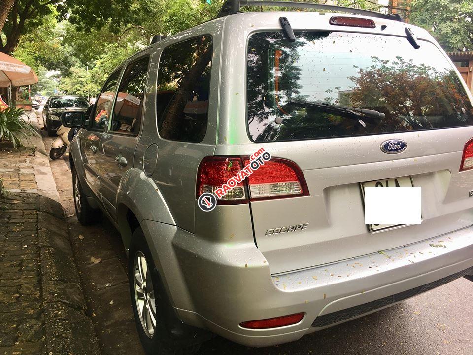 Cần bán xe Ford Escape XLS năm sản xuất 2010, màu bạc, giá chỉ 425 triệu-8