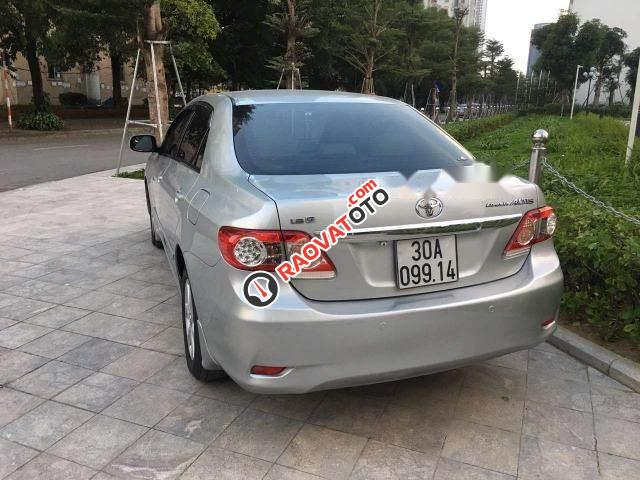 Cần bán xe Toyota Corolla Altis AT đời 2010, model 2011-4