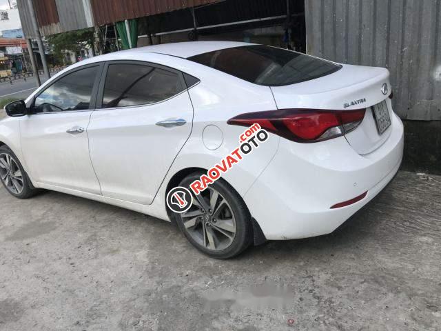 Bán Hyundai Elantra 1.8 AT 2014, màu trắng số sàn, giá 545tr-3