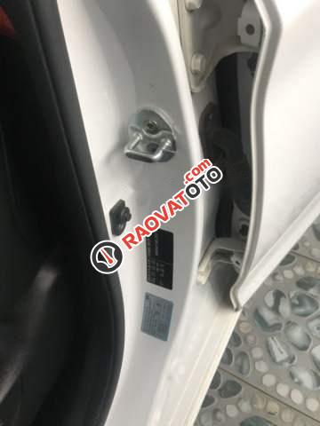 Bán Hyundai Elantra 1.8 AT 2014, màu trắng số sàn, giá 545tr-4