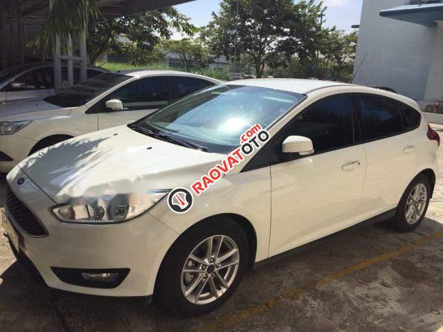 Cần bán lại xe Ford Focus Trend năm sản xuất 2017, màu trắng đã đi 12500km, 580tr-3