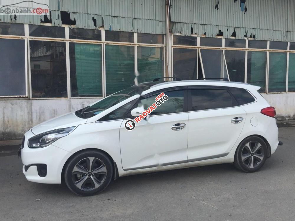 Bán Kia Rondo 2.0 GAT năm 2015, màu trắng, giá 600tr-0