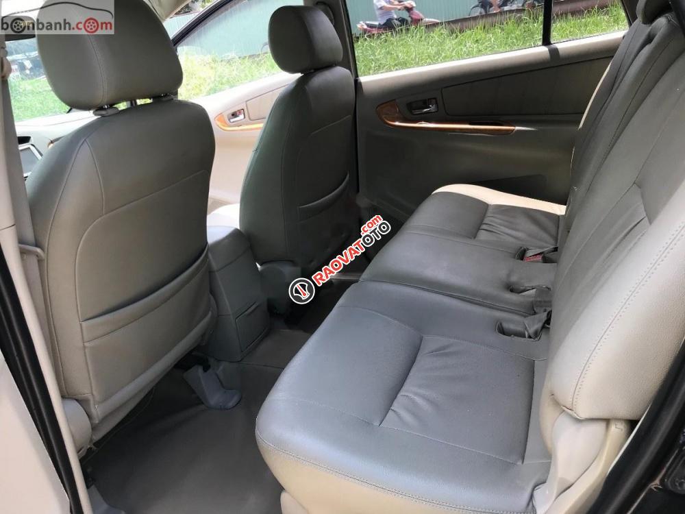 Bán Toyota Innova 2.0 V 2008, màu đen, giá 370tr-6