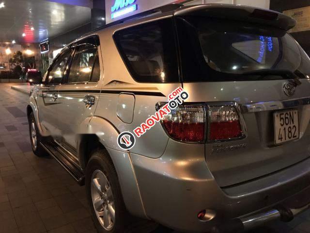 Cần bán xe Toyota Fortuner 4x4 AT sản xuất 2010, màu bạc, xe nhập xe gia đình-5