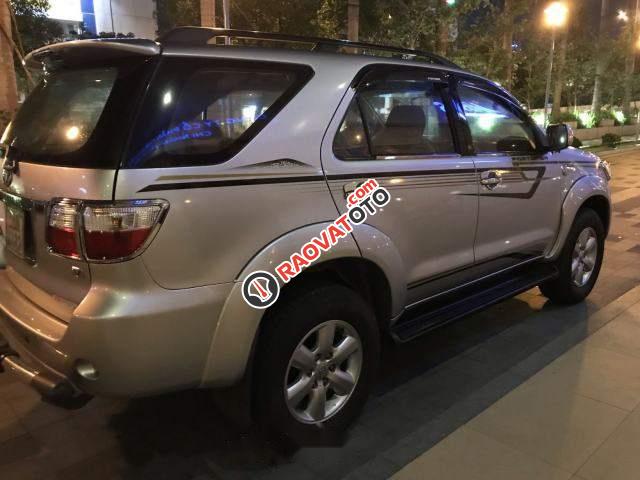 Cần bán xe Toyota Fortuner 4x4 AT sản xuất 2010, màu bạc, xe nhập xe gia đình-2