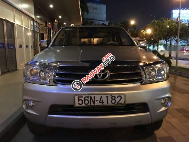 Cần bán xe Toyota Fortuner 4x4 AT sản xuất 2010, màu bạc, xe nhập xe gia đình-0