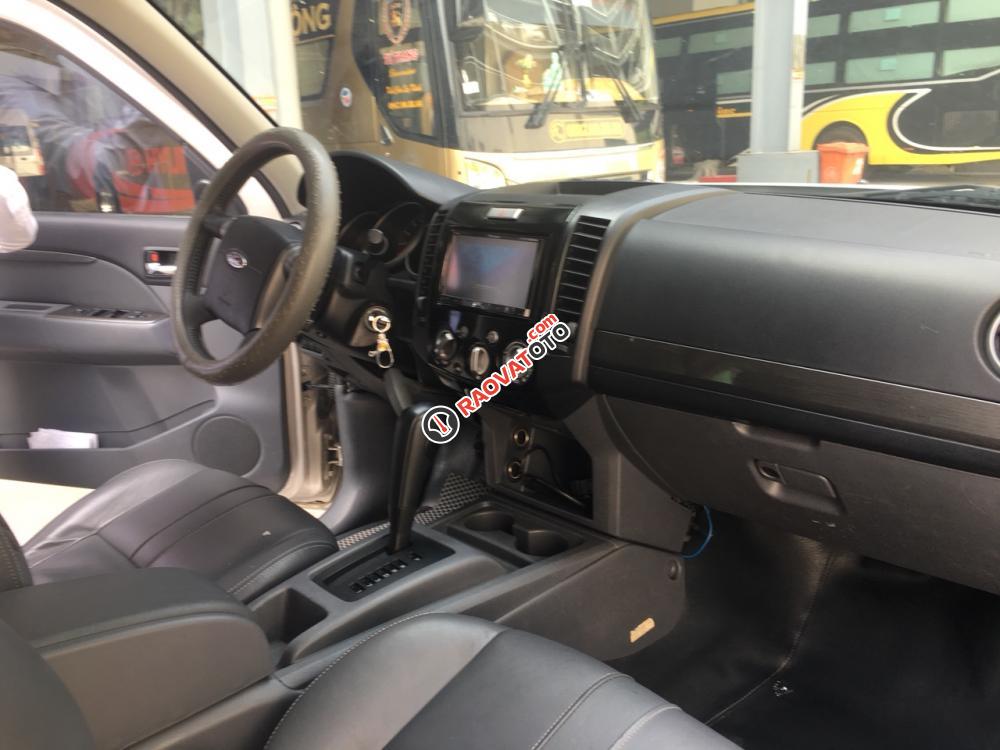 Bán Ford Everest Limited đời 2013, màu vàng, xe chính hãng Ford-1