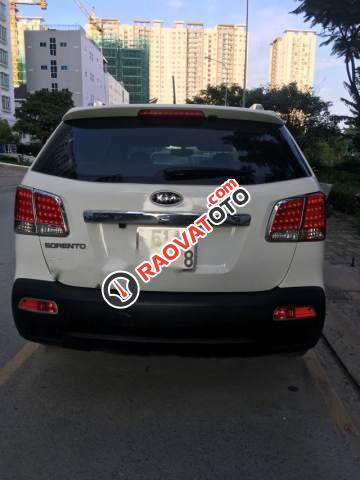 Cần bán gấp Kia Sorento AT năm 2013, màu trắng -0