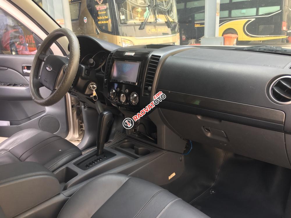 Bán Ford Everest Limited đời 2013, màu vàng, xe chính hãng Ford-2