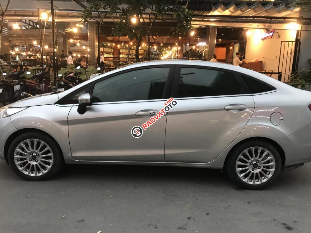 Bán Ford Fiesta 2016, màu bạc-4