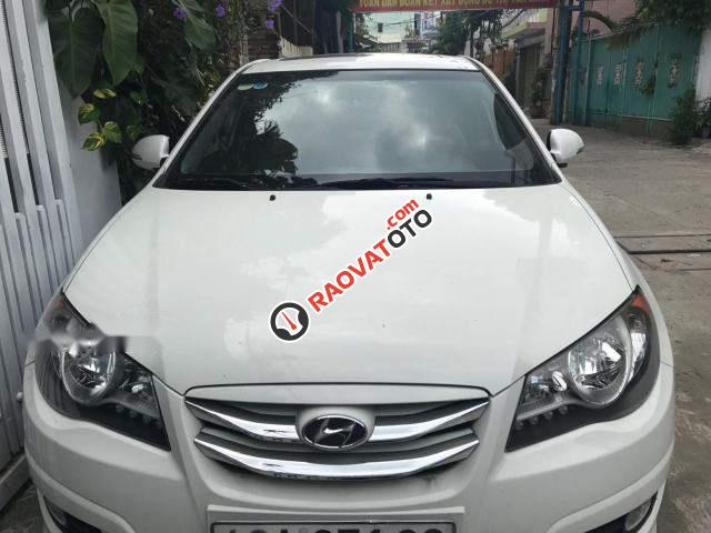 Gia đình bán xe Hyundai Avante AT đời 2012, màu trắng, giá tốt-2