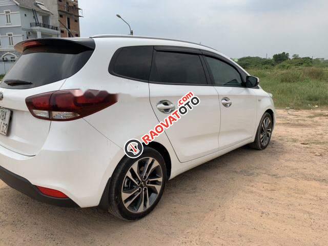 Cần bán gấp Kia Rondo MT đời 2017, màu trắng, xe gia đình sử dụng rất đẹp-5