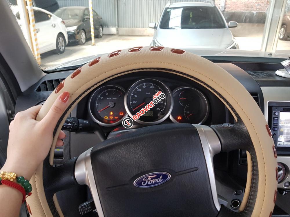 Bán Ford Everest Limited 2.5MT, máy dầu, 2014, màu bạc, đi gần 69000km-0