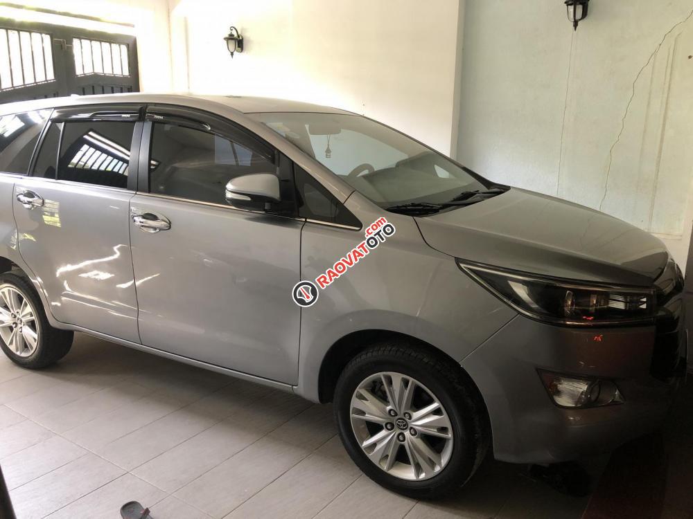 Bán Toyota Innova V năm 2016, màu bạc-0