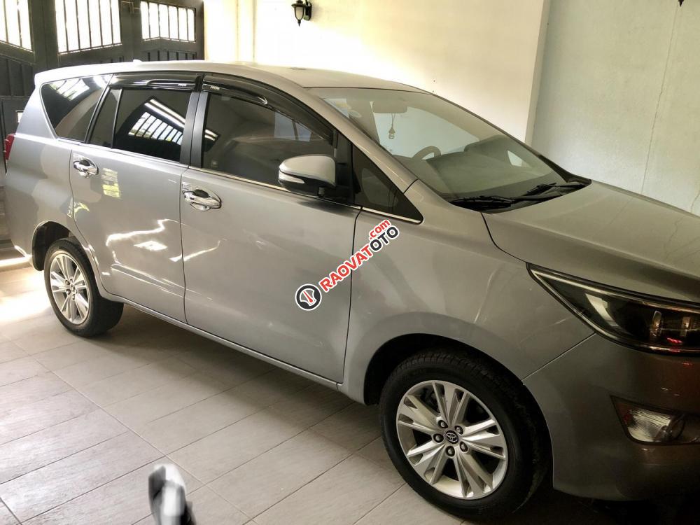 Bán Toyota Innova V năm 2016, màu bạc-1