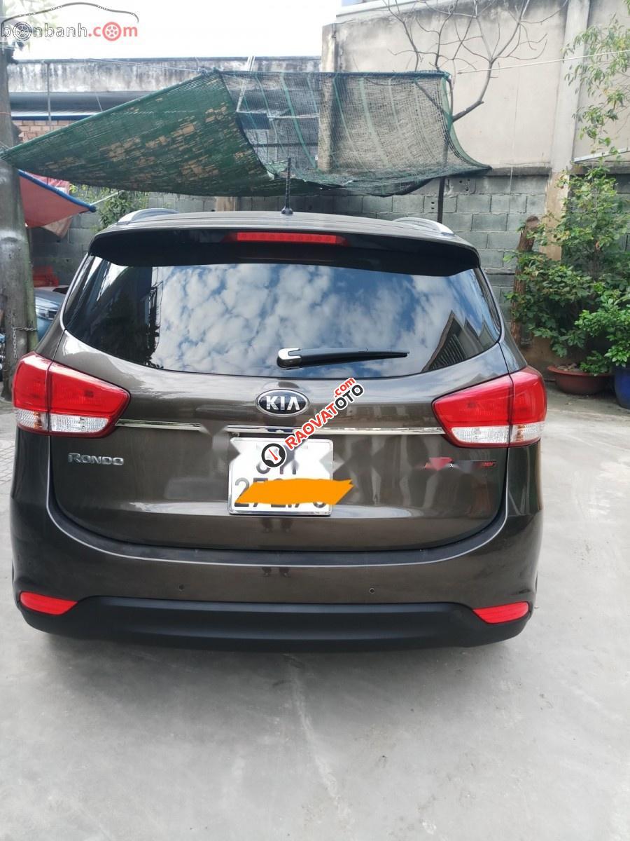 Bán xe Kia Rondo At sản xuất 2015, màu nâu, xe đẹp một đời chủ còn cực mới-1